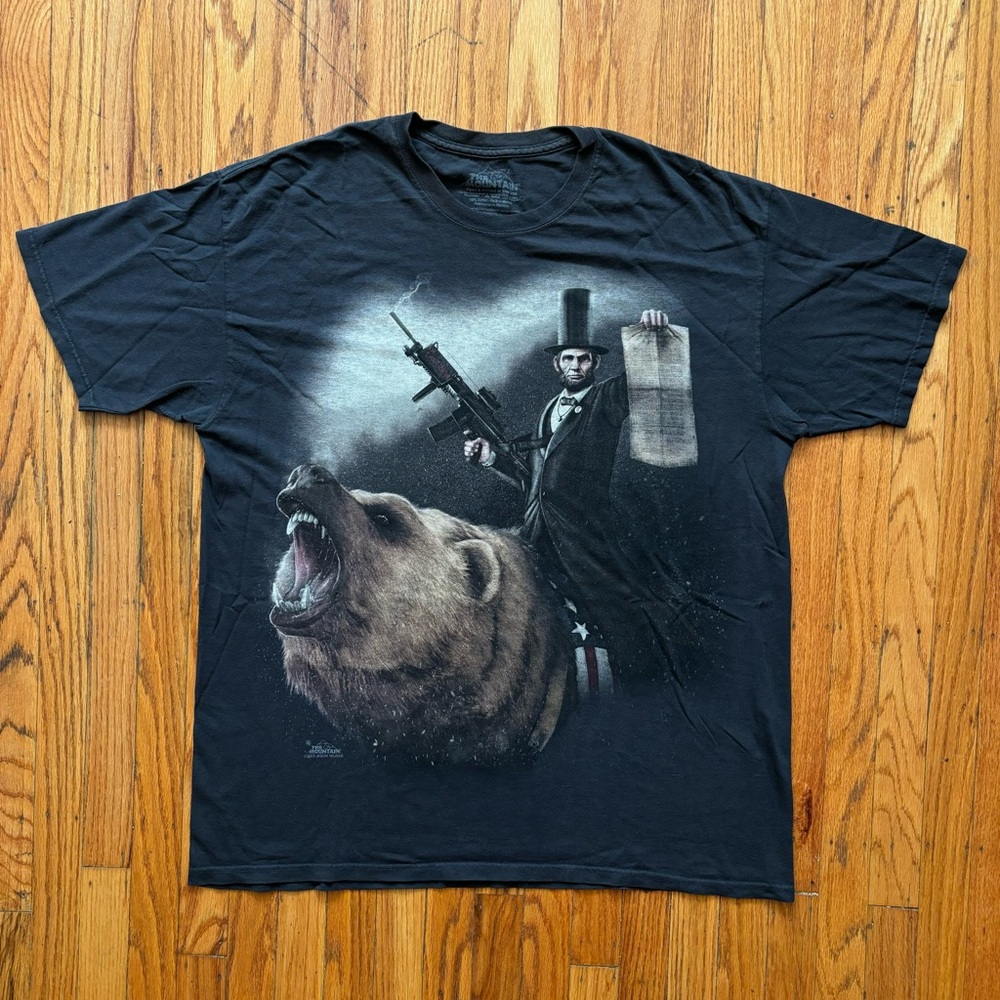Vintage The Mountain Abraham Lincoln Grizzly War T-Shirt